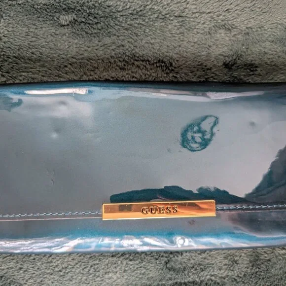 GUESS - Picture 2 of 5